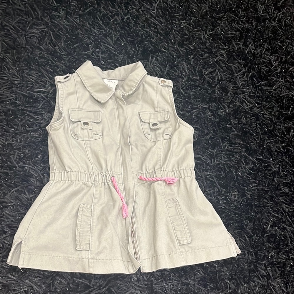 Girls utility style vest, grey, size 6T, never worn